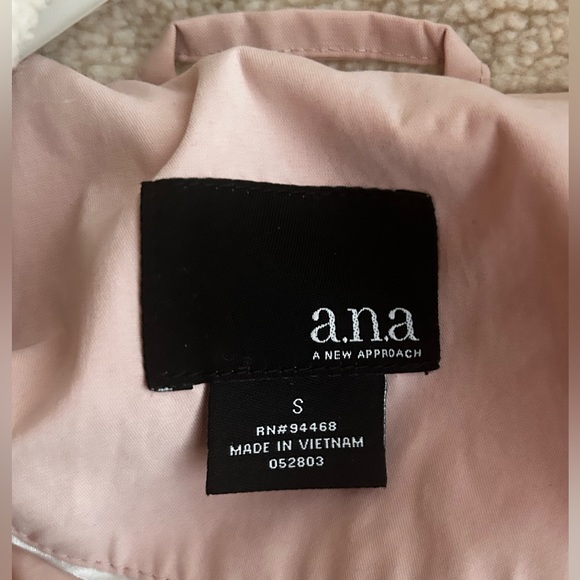 Warm fleece jacket with fur on the hood,size s - Picture 3 of 5